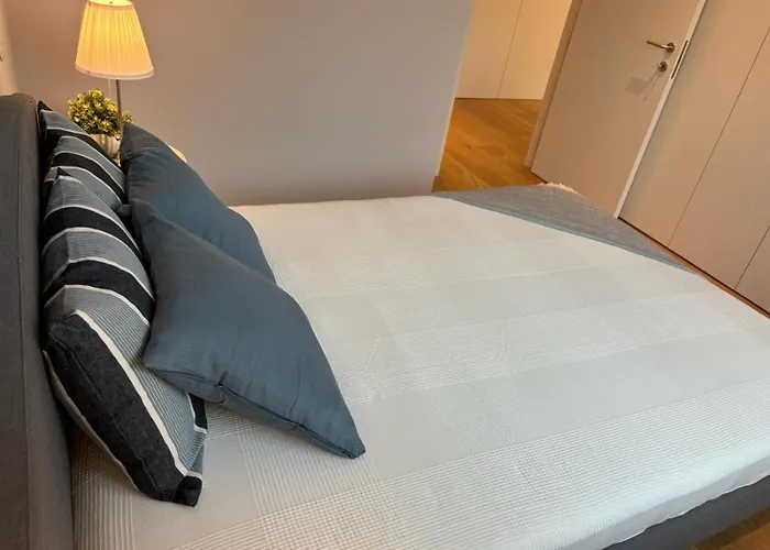 1 Bedroom - - Porto Appartamento *